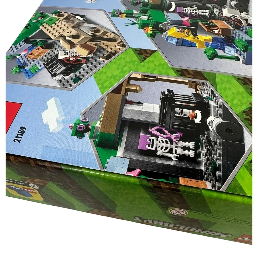 LEGO Minecraft The Skeleton Dungeon 21189 364 Pieces New Sealed Damaged Box